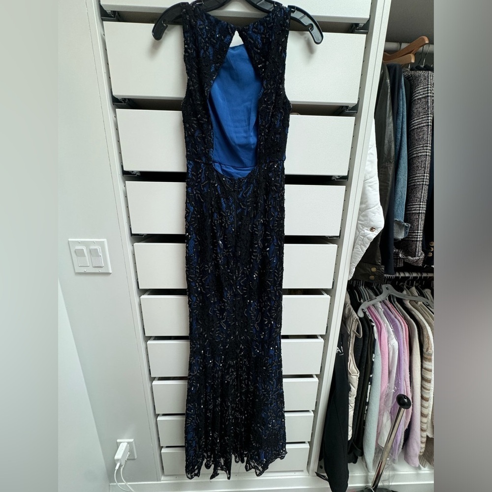 ALICE + OLIVIA NWT Beaded Sachi Open Back Ballgown Blue Black Lace Size 0 - Picture 11 of 13